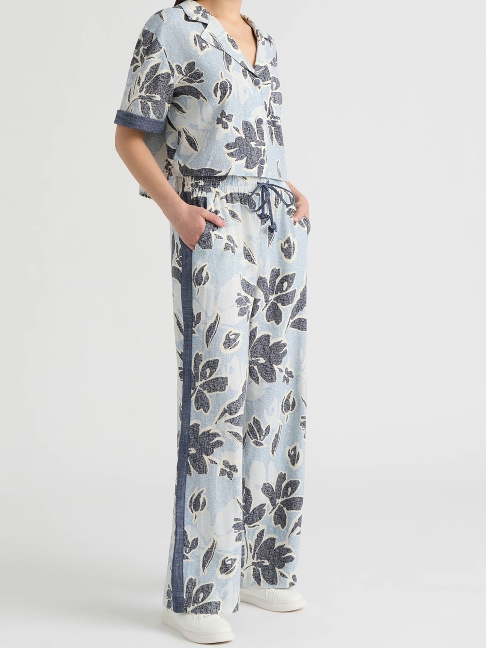 NVLT Etched Flower Print Linen-Blend Pants in Blue